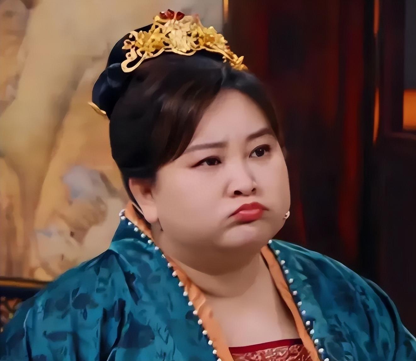 回顾41岁贾玲瘦50斤后再现身与张小斐故地重游