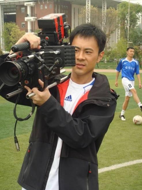 回顾他出身演艺世家长得帅演技好出道26年却不火太可惜了