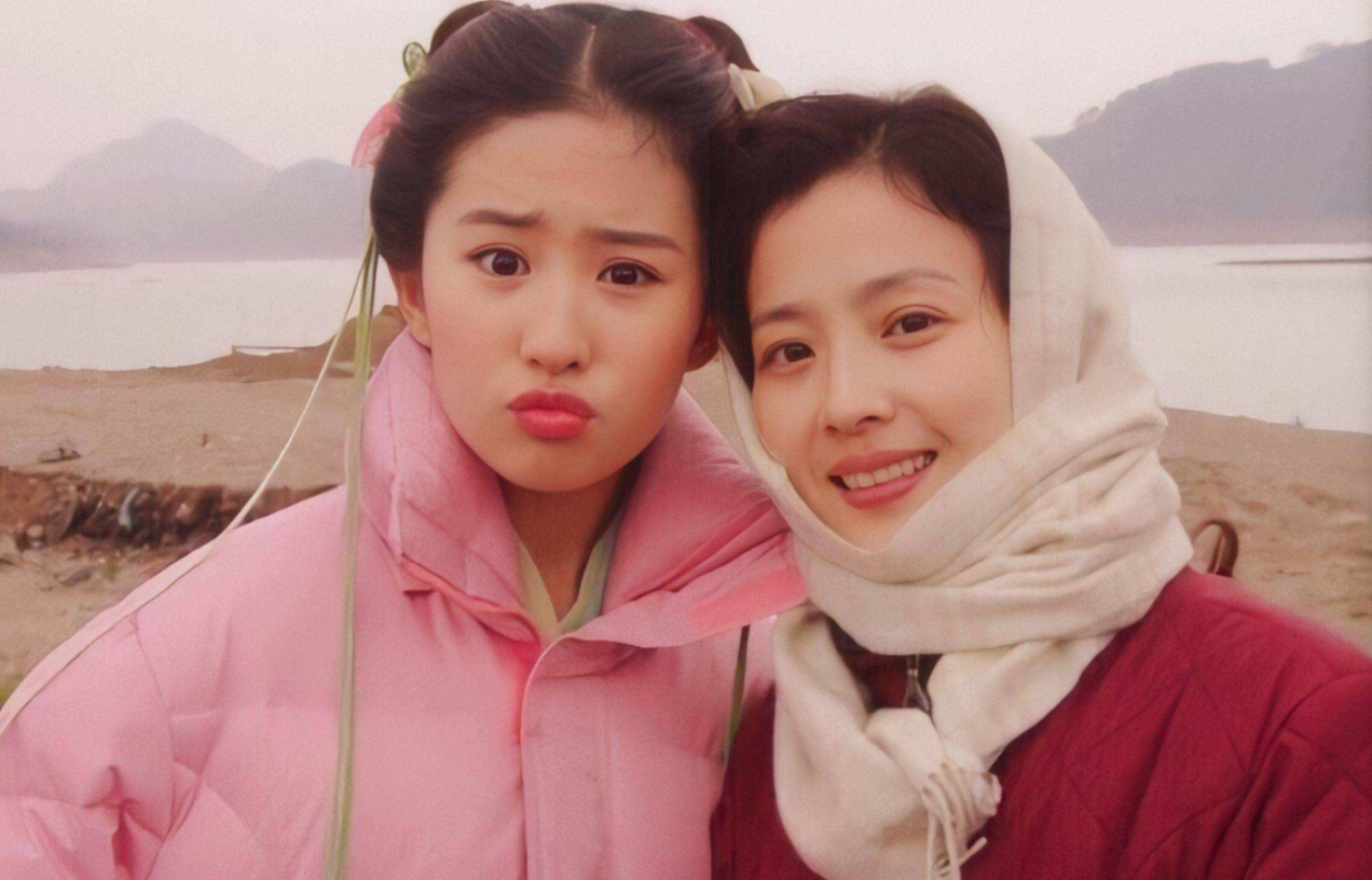 回顾刘亦菲的妈妈刘晓莉两婚两离至今单身长得比女儿还漂亮