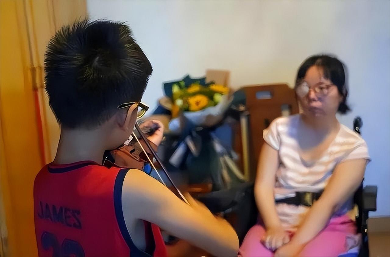 曾经的一幕幕在王磊脑海中不断重现,昔日充满欢声笑语的家如今只剩下