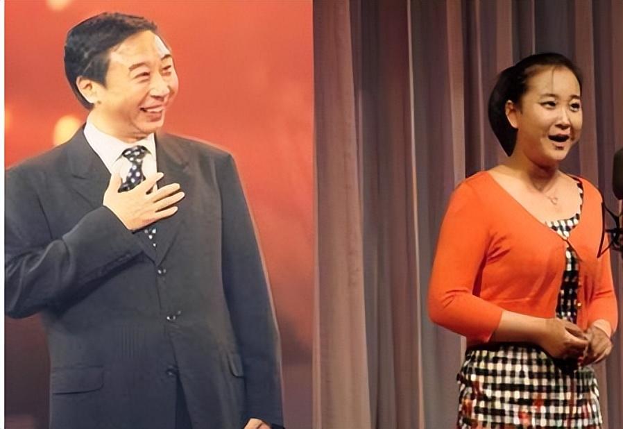 回顾41岁贾玲瘦50斤后再现身与张小斐故地重游