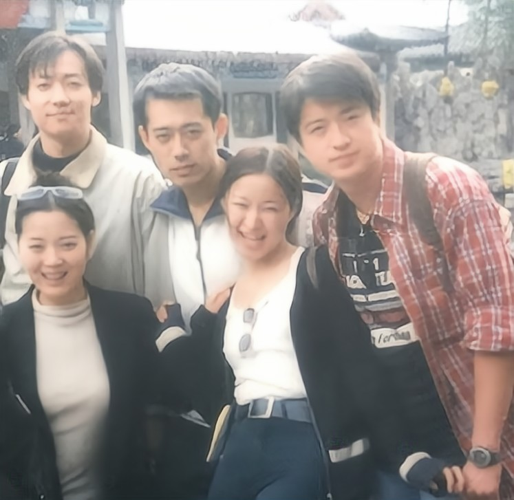 王茜华是在与朋友在酒吧喝酒时认识的周京,他风度翩翩,又一表人才