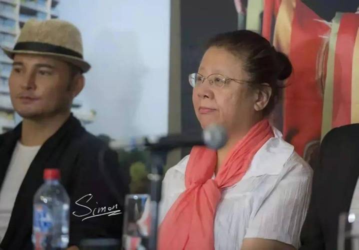 回顾导演娄乃鸣嫁小7岁丈夫患乳腺癌乳房遭切除如今怎样了