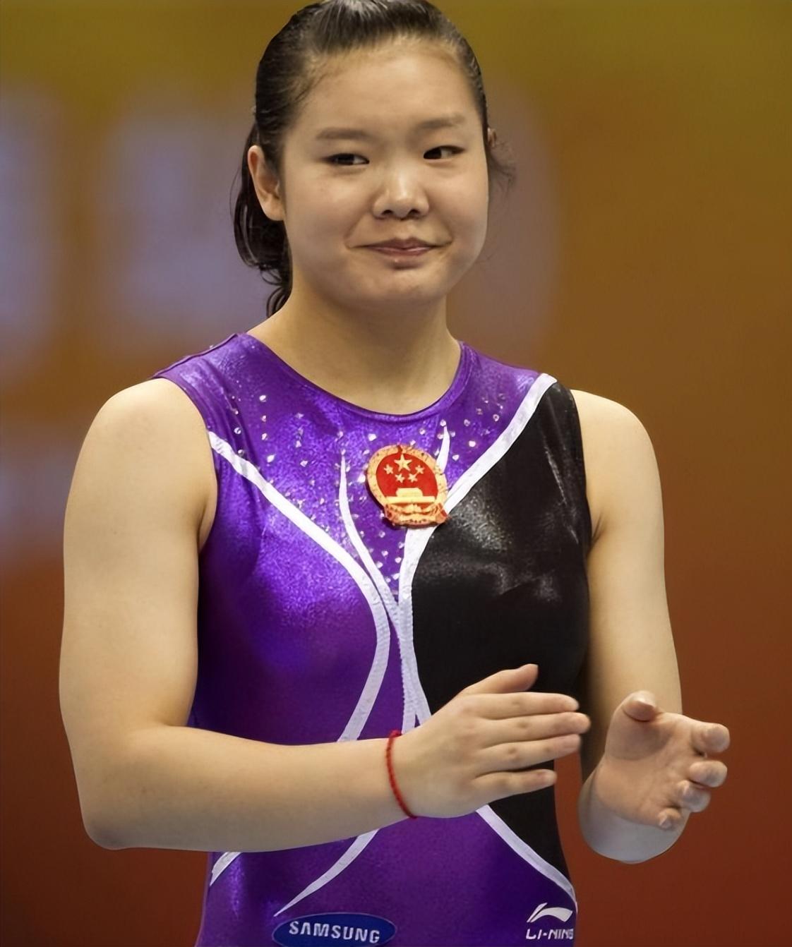 回顾体操运动员程菲25岁退役养伤胖似200斤事业有成仍单身