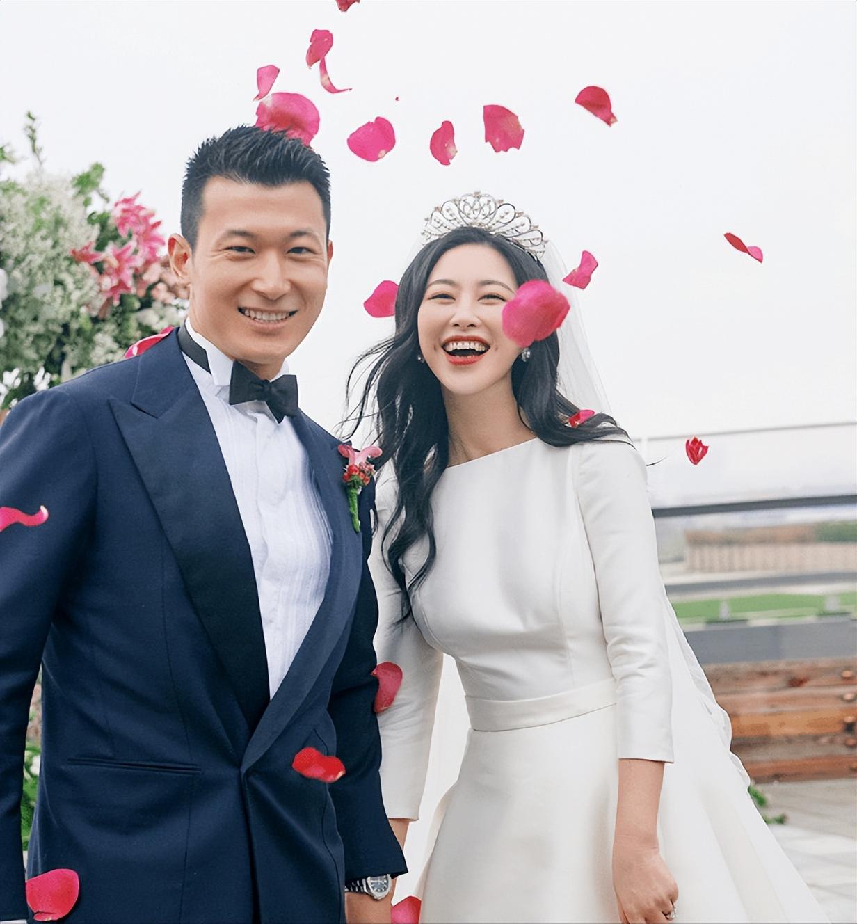 回顾朱珠前任个个是人物37岁选择嫁给普通人