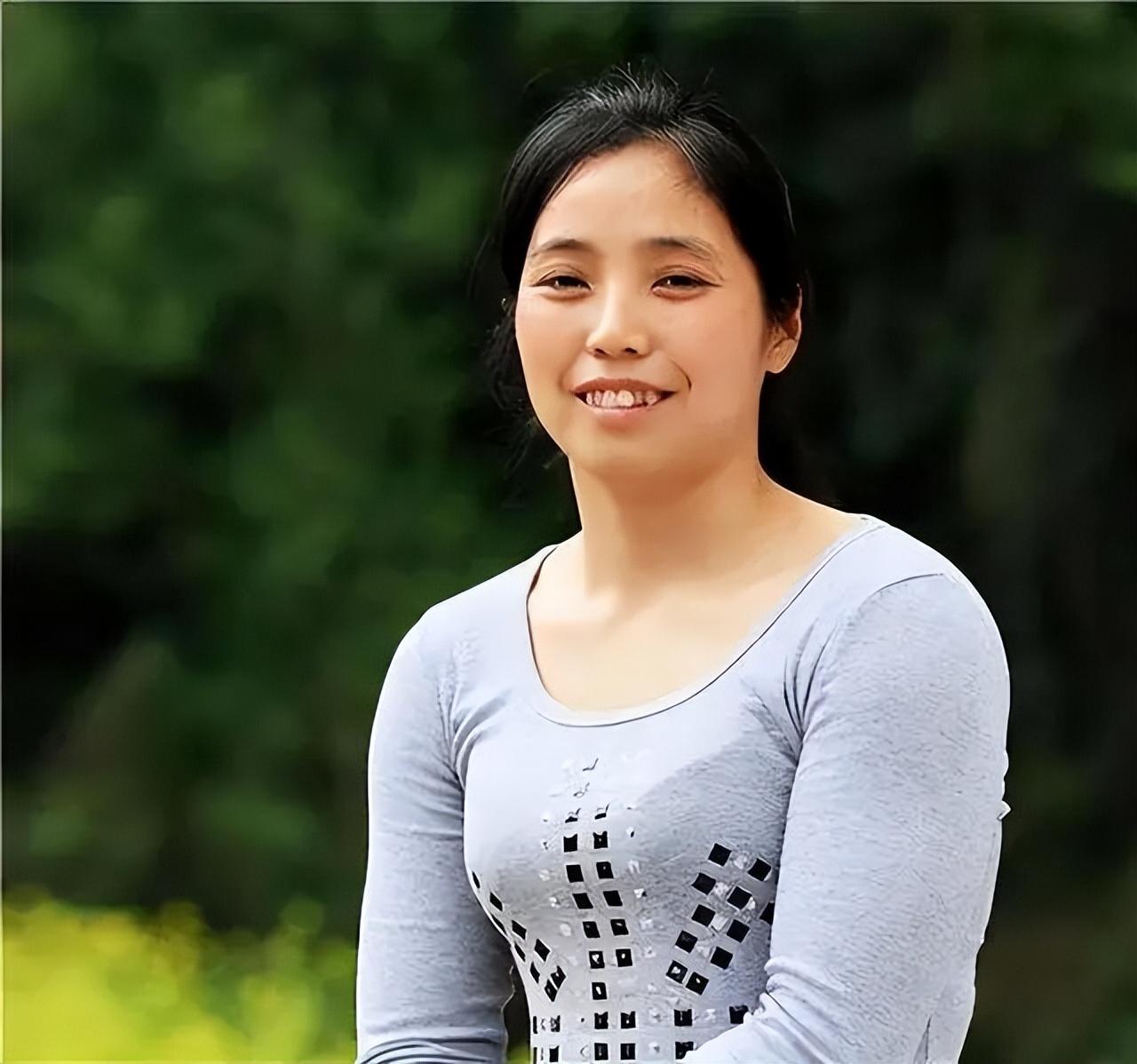 回顾:四川姑娘用四肢行走,怀孕后遭男友抛弃,现靠养牛年入百万