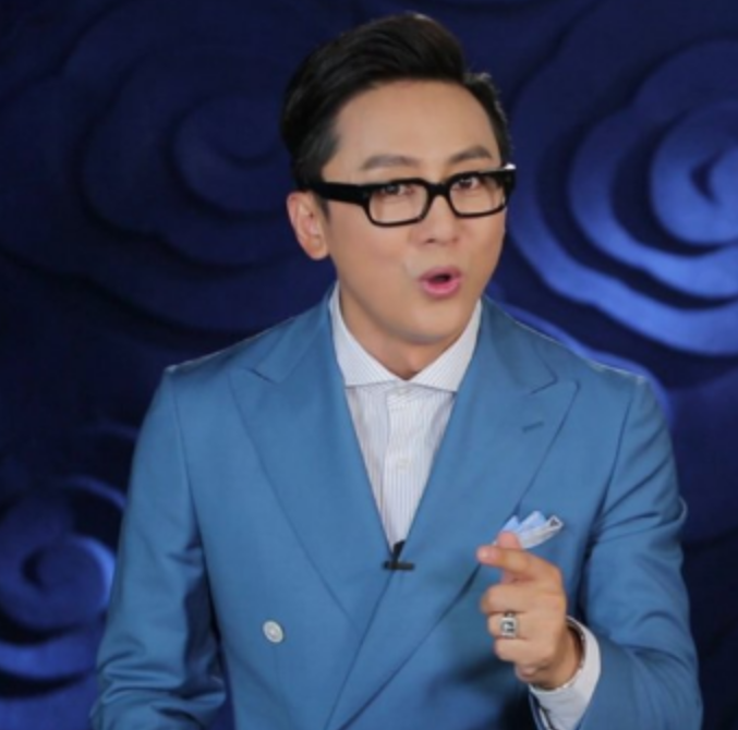 2002年,程成担任河北电视台的主持人,并且与方琼先后合作了《家政女皇