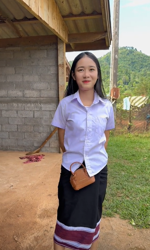 2022年湖南70后单身男子爱上18岁老挝姑娘女方长相甜美似明星