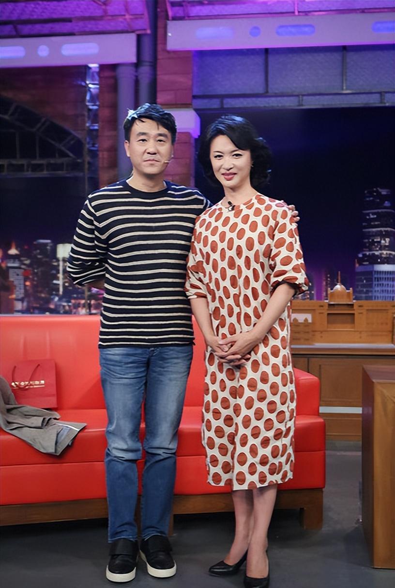 回顾何冰结婚几十年从没有过绯闻看妻子是谁就知道了