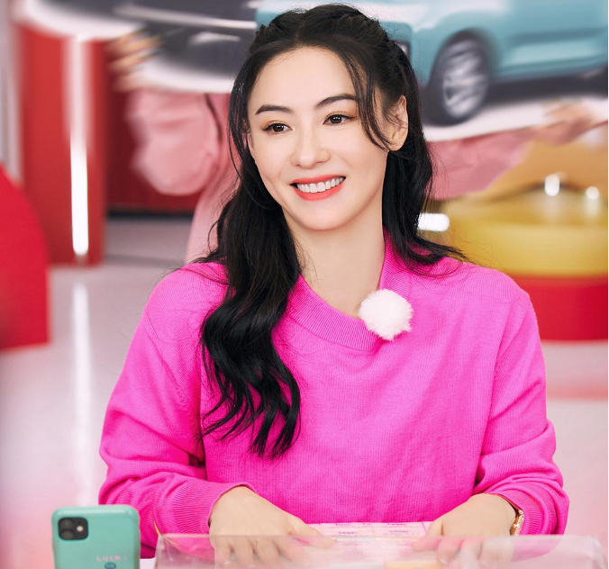 如今的张柏芝在照顾3个儿子的同时,创立了自己潮牌服饰,并多次参加