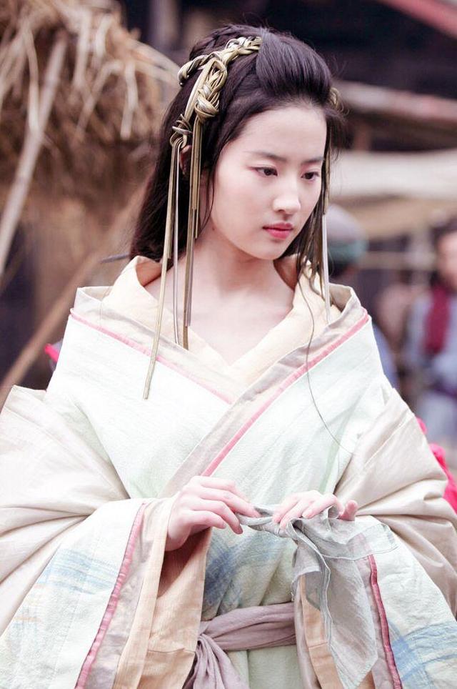 回顾:脸与身高不配的6位女星看脸1米5看腿1米7,长相太压个子了