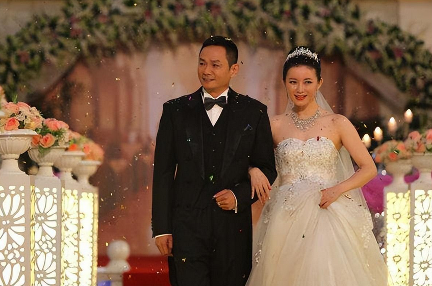 回顾戏里倾倒众生戏外专情一人4位不滥情的男星太难找了