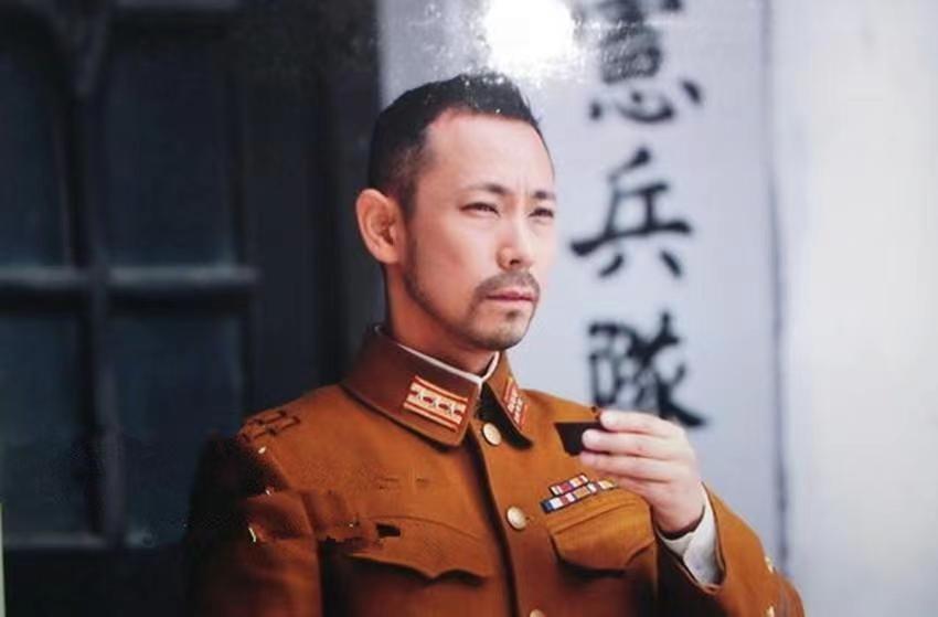 1943年,李士群吃下日本妇女的牛肉饼,死后尸体紧缩如猴子