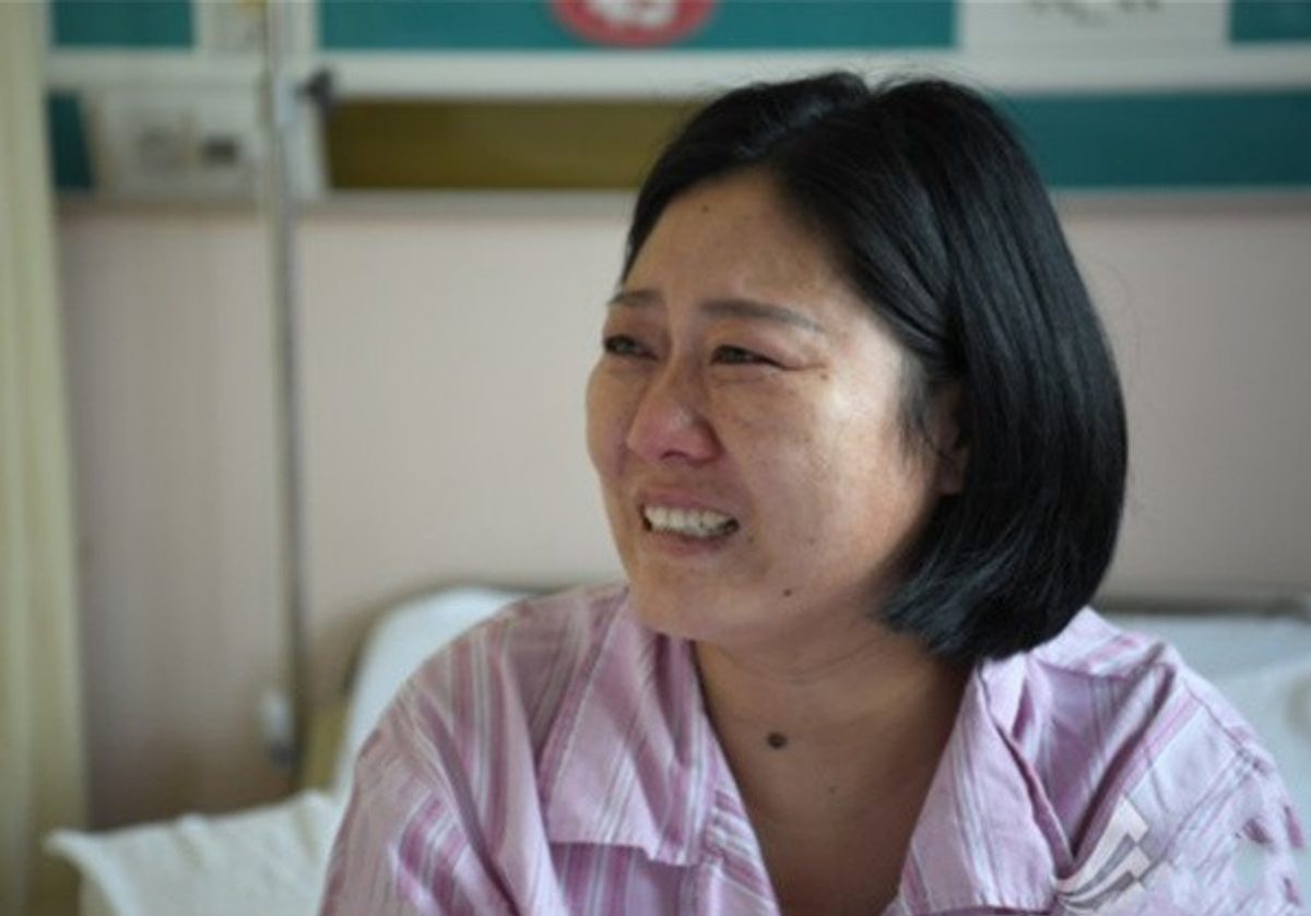 回顾20岁消防员儿子不幸牺牲42岁的妈妈试管五次终于迎来一女