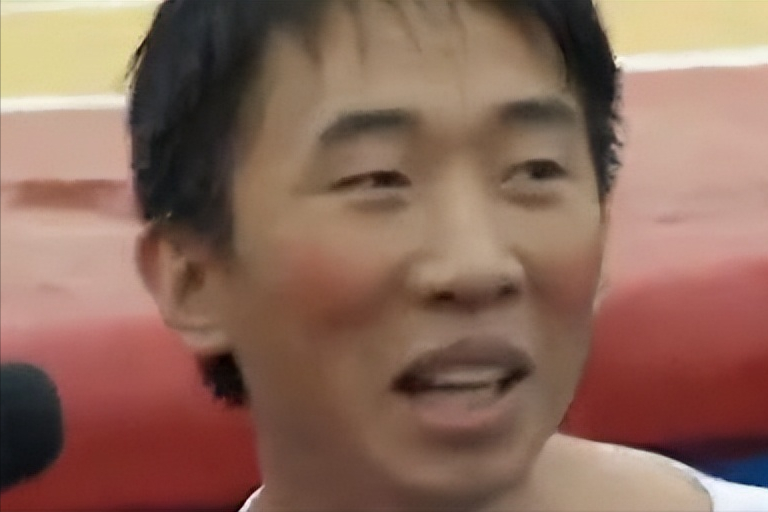 他和自己的室友周翔宇组成了名为"羌族双煞"的双人组合.