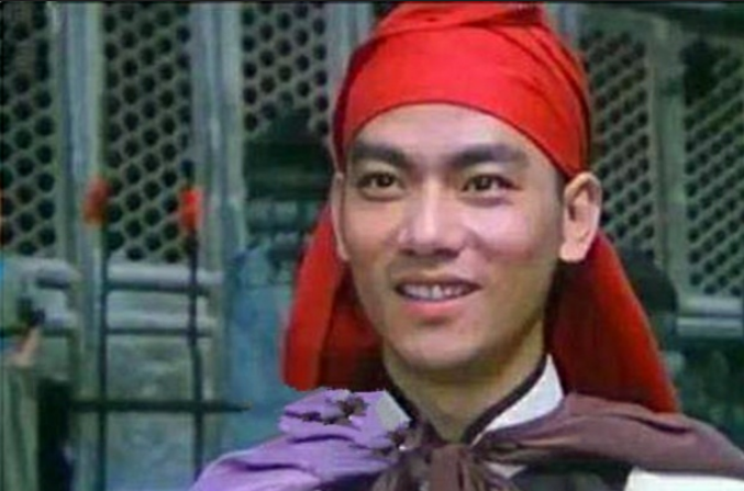 内地第一代功夫明星,毕业于北京什刹海体育学校,是李连杰的大师兄,曾
