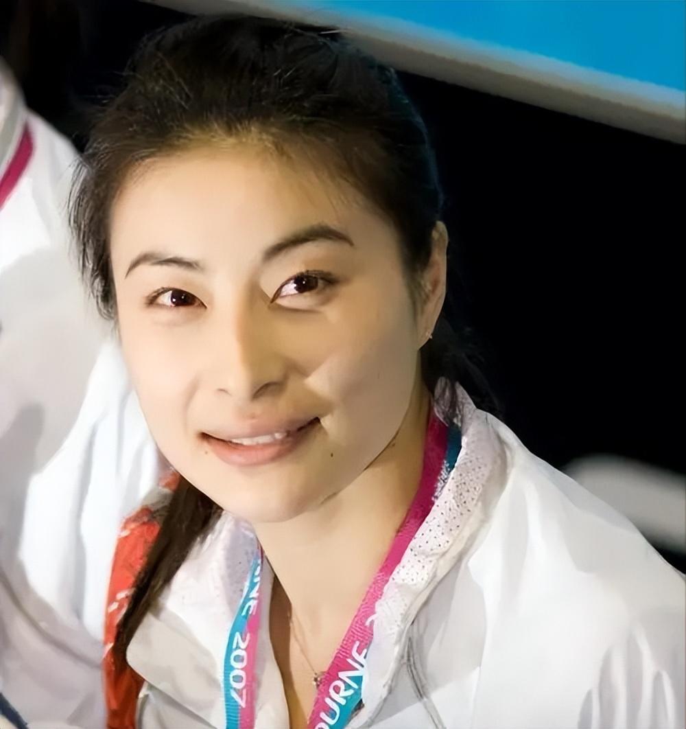 回顾郭晶晶到底算不算大美女看看她和章子怡的合照就知道了