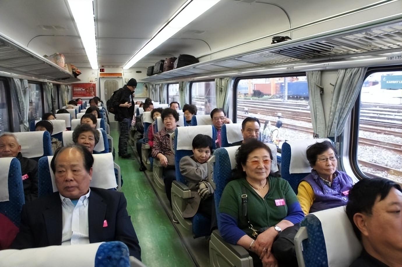 刘海涛在听了黄方琼的讲述后,并没有像一些势利的男人一样,嫌弃黄方琼