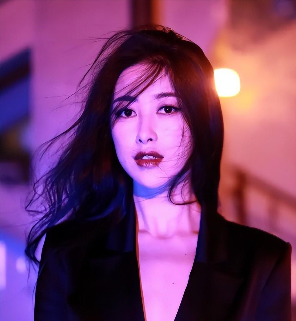 回顾朱珠前任个个是人物37岁选择嫁给普通人