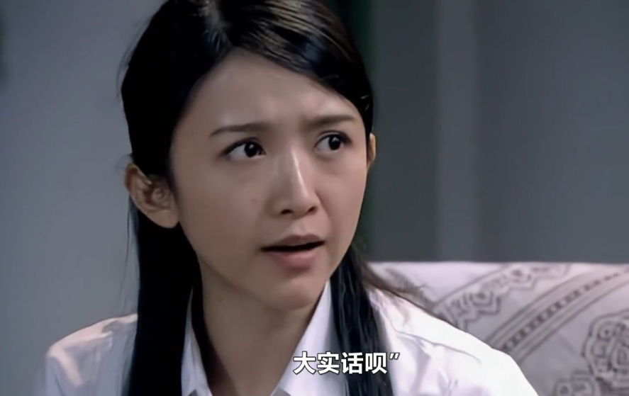 彭心宜,北电科班毕业,首部作品搭档李亚鹏出演了《海滩》,合作过不少