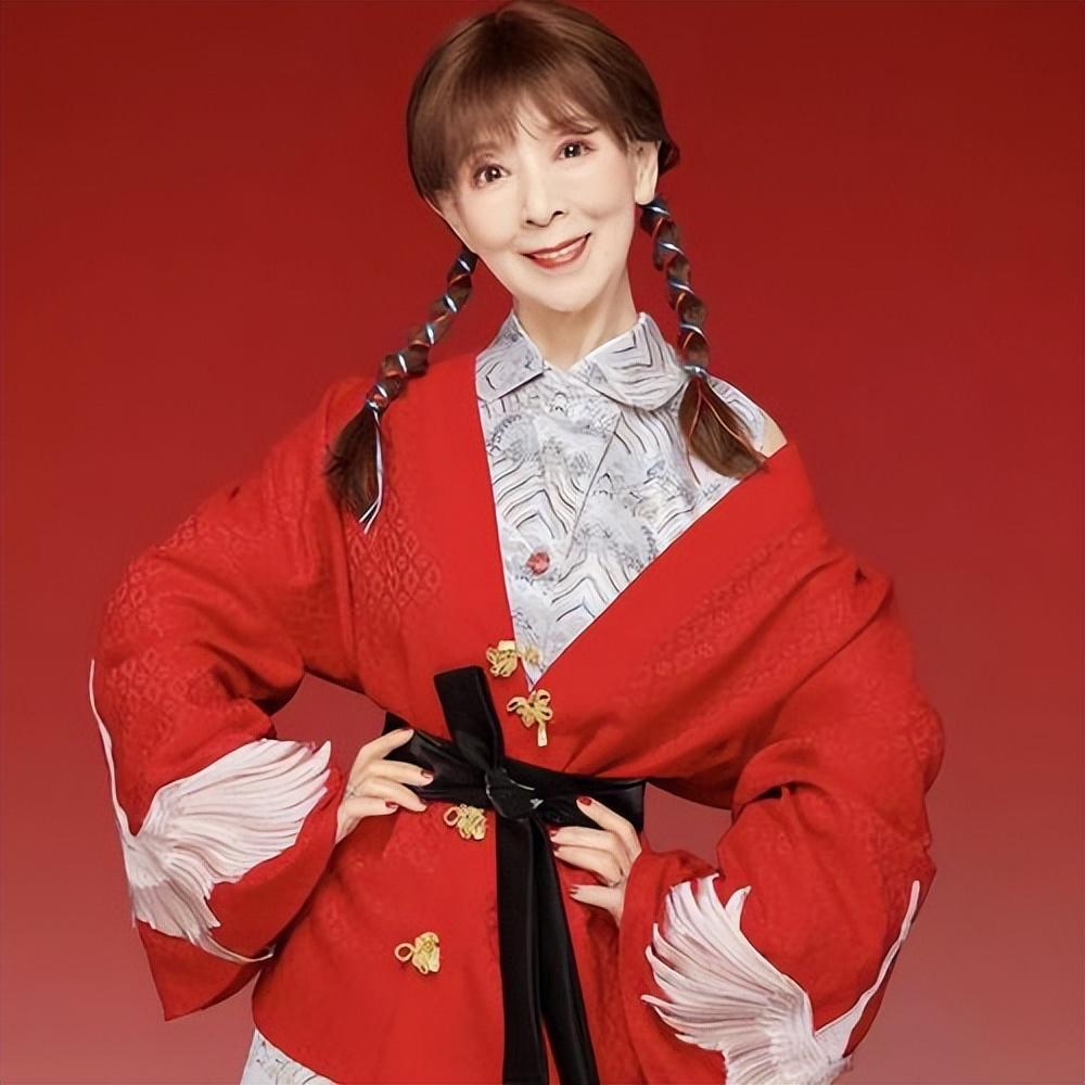 回顾浙江女子82岁体态优雅穿高跟鞋跳舞94岁老伴儿与其共舞