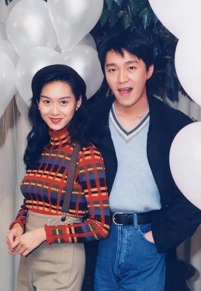 回顾52岁的朱茵近况曝光住破屋开破车昔日女神风光不再