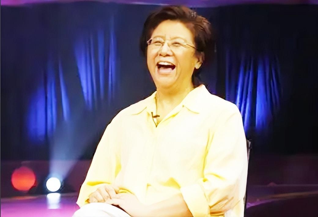 回顾导演娄乃鸣嫁小7岁丈夫患乳腺癌乳房遭切除如今怎样了