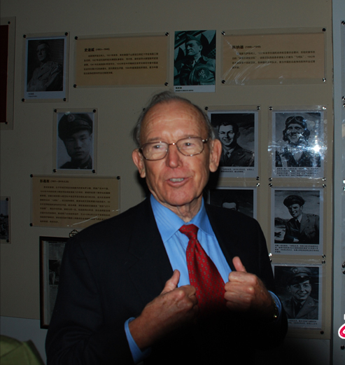 1986年10月11日至25日,应美国国防部的邀请,洪学智将军以中国人民解放