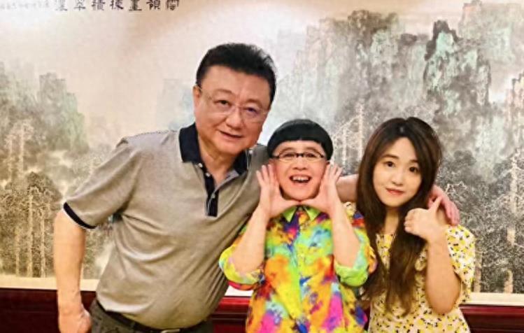 回顾刘纯燕一桩心事终了却独生女订婚303天后和金龟婿正式结婚