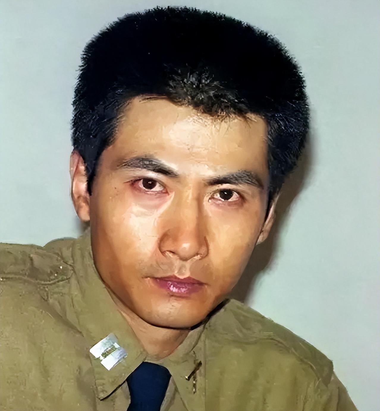 陆剑民一段感情一辈子撮合父母复婚后激动得热泪盈眶