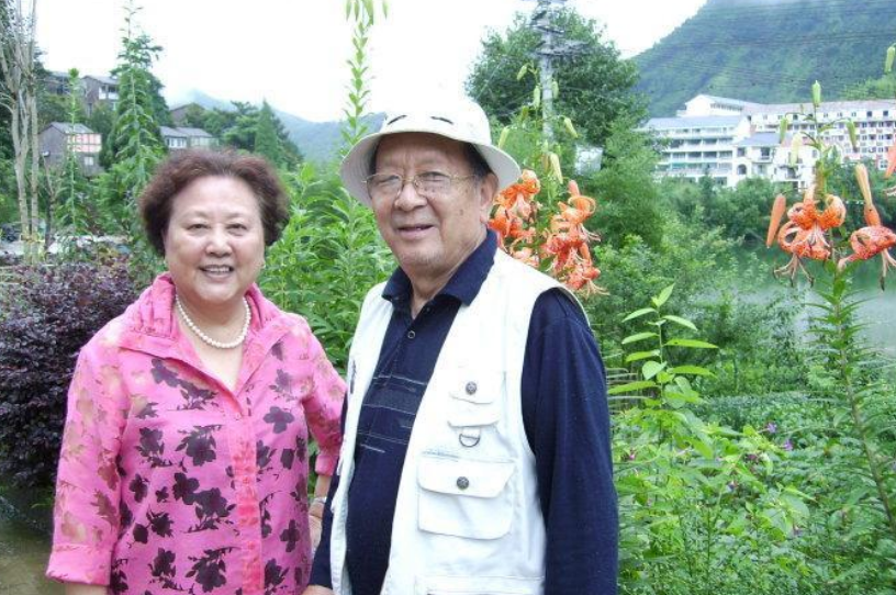 回顾编辑部的故事主角晚节不保配角逆袭成相声大佬