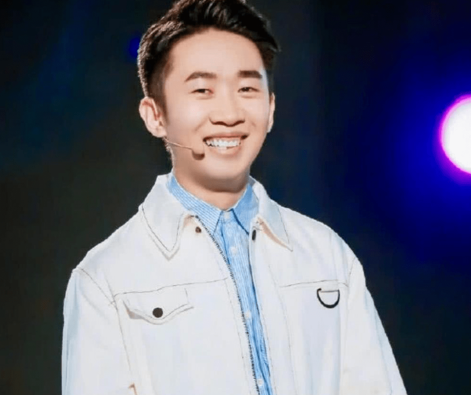 从被嫌弃的表情帝到撑起内娱半边天杨迪成名之路有多艰难