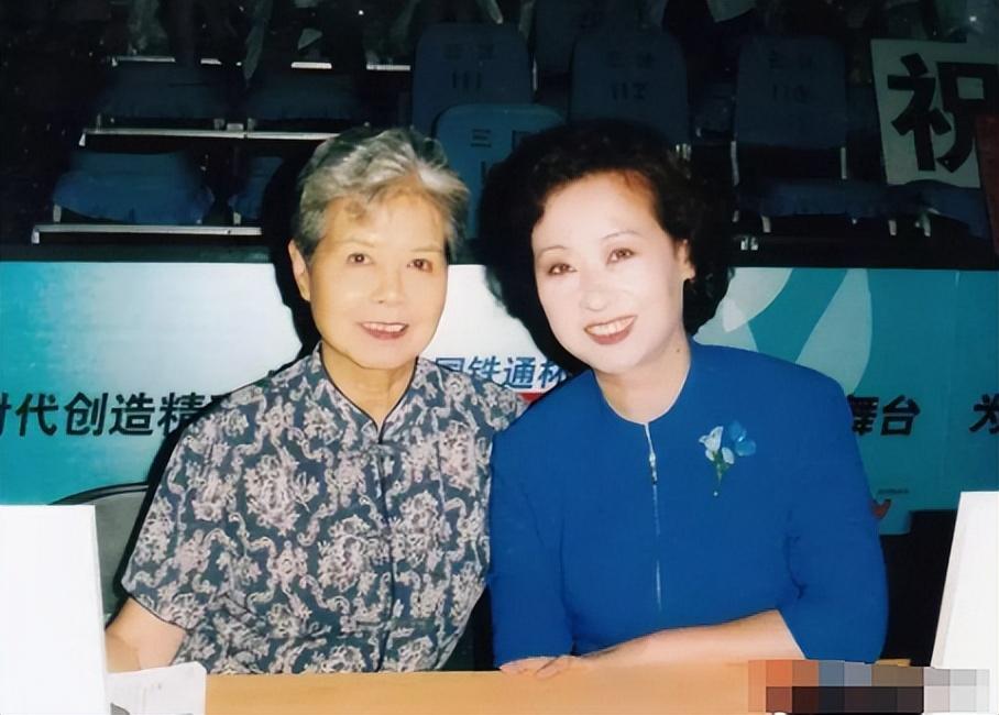 她是央视著名主持人退休8年被央视返聘今72岁被誉为最美姥姥