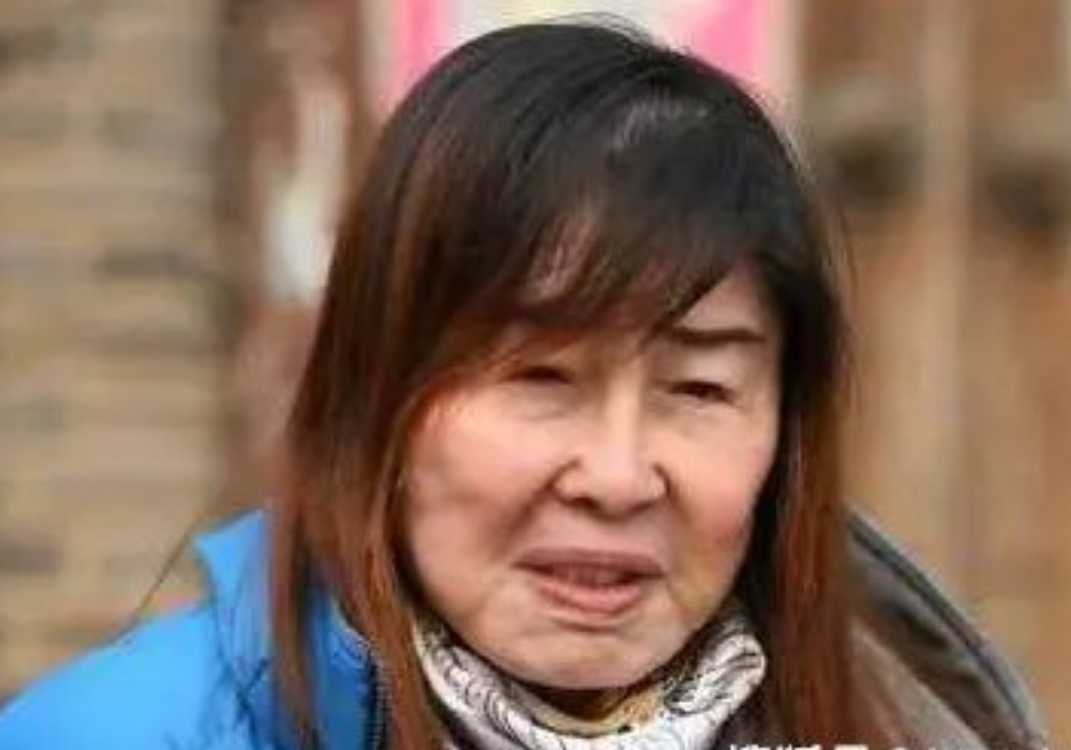 胡娟胡娟的父母也很开明,这让胡娟从小就获得了读书的机会,可就在1999