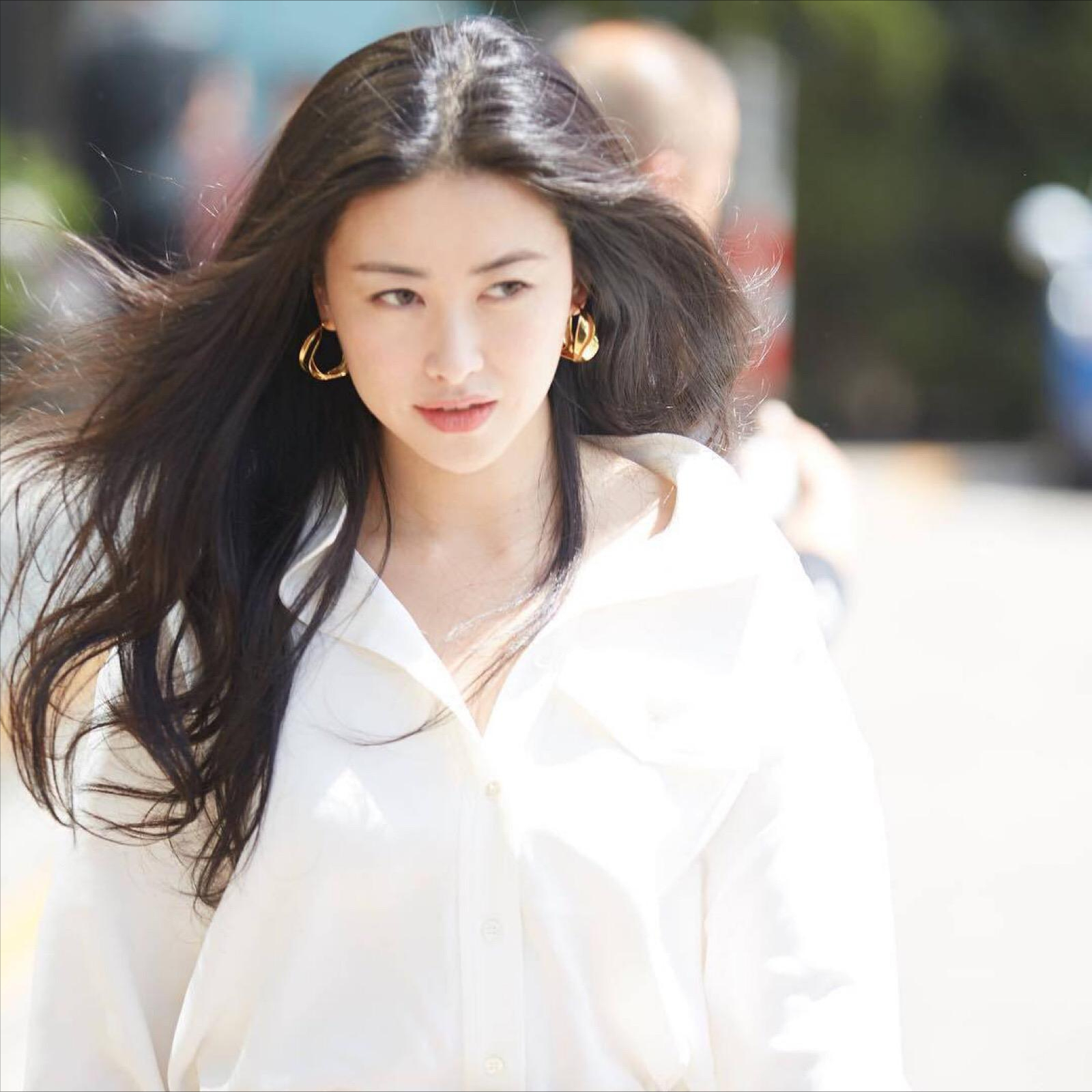 回顾朱珠前任个个是人物37岁选择嫁给普通人