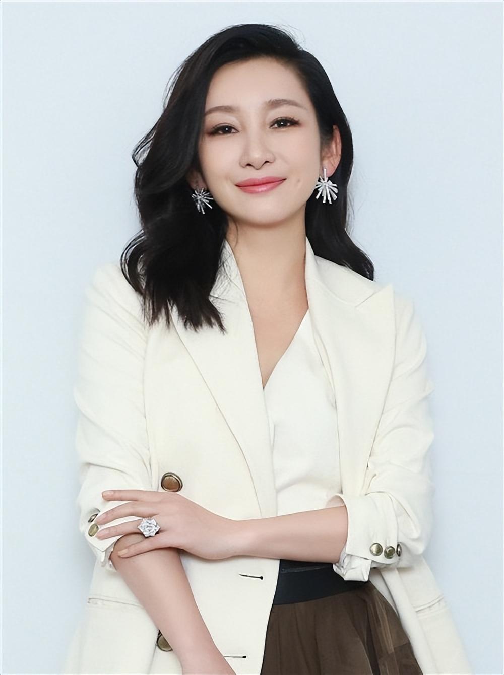 看见王新军对妻子cp态度才懂秦海璐为何自降身价也要嫁离异男