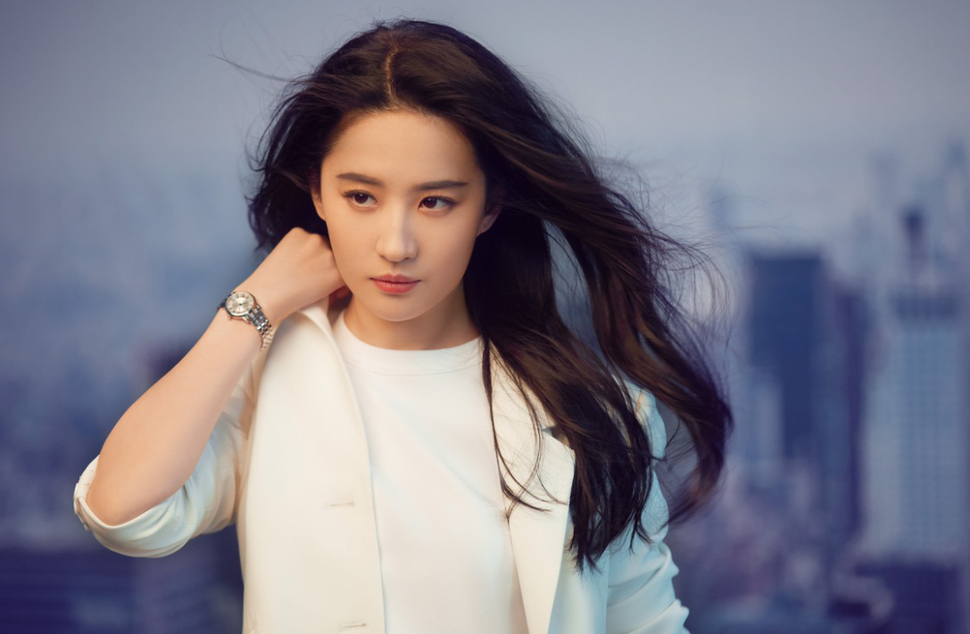 回顾刘亦菲的妈妈刘晓莉两婚两离至今单身长得比女儿还漂亮