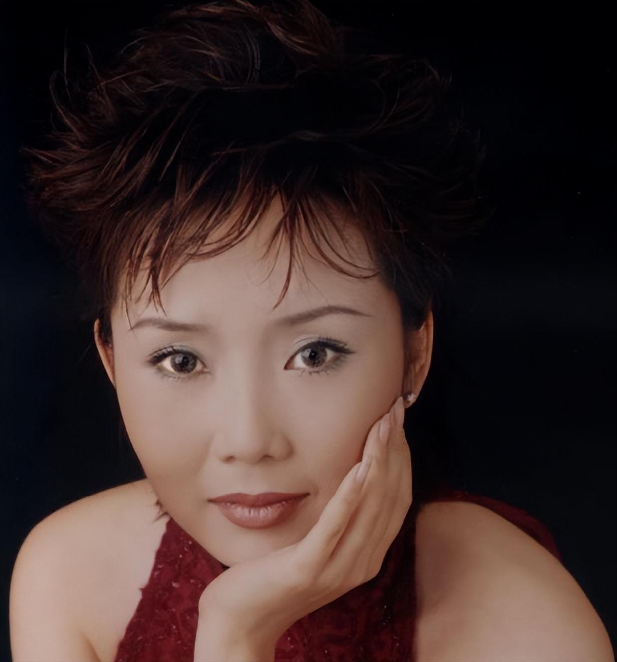 陆剑民一段感情一辈子撮合父母复婚后激动得热泪盈眶