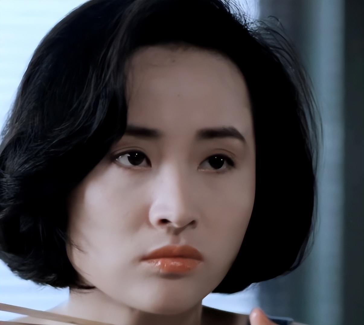 于莉曾被张艺谋视为女神可惜2段感情都失败51岁遗憾息影