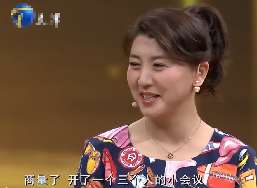 回顾闫学晶45岁时产下一女比孙子才大7岁