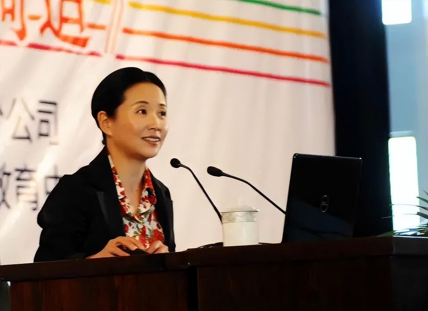 回顾这还是非诚勿扰里的黄菡时隔7年再次亮相却判若两人