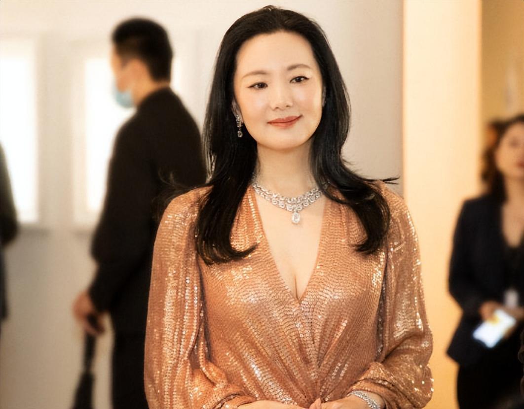 幸运的咏梅嫁王菲初恋夫妻恩爱20余载甘做女配24年终成影后