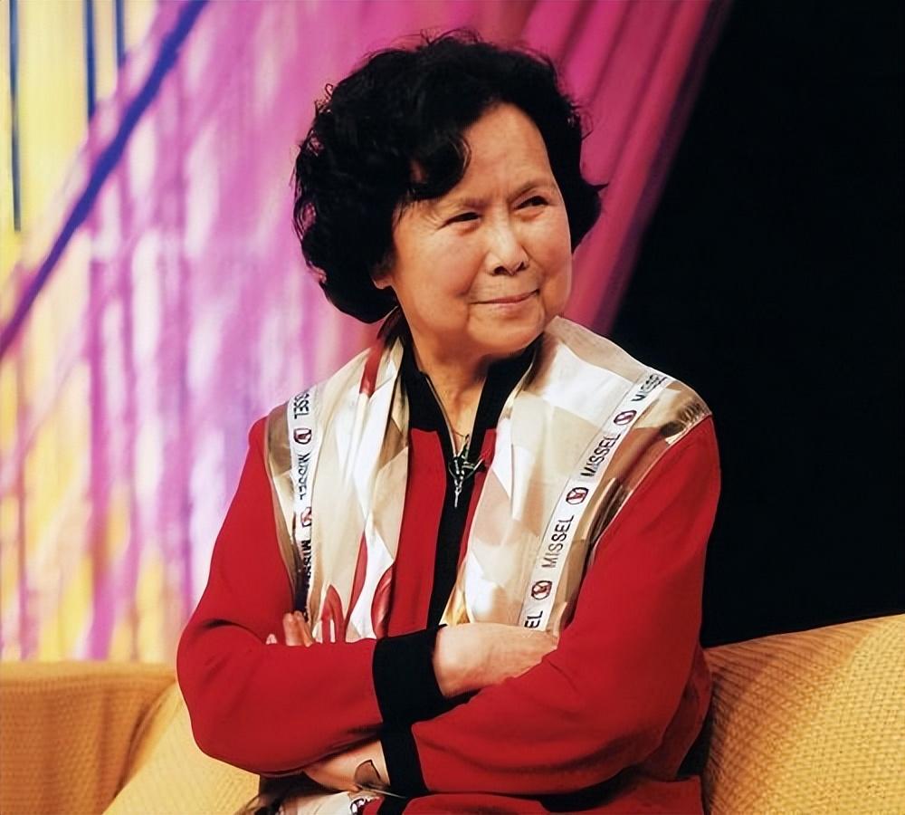 回顾浙江女子82岁体态优雅穿高跟鞋跳舞94岁老伴儿与其共舞