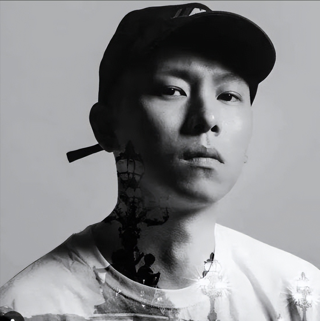 1992年,宋岳庭不幸患上了很严重的鼻炎.