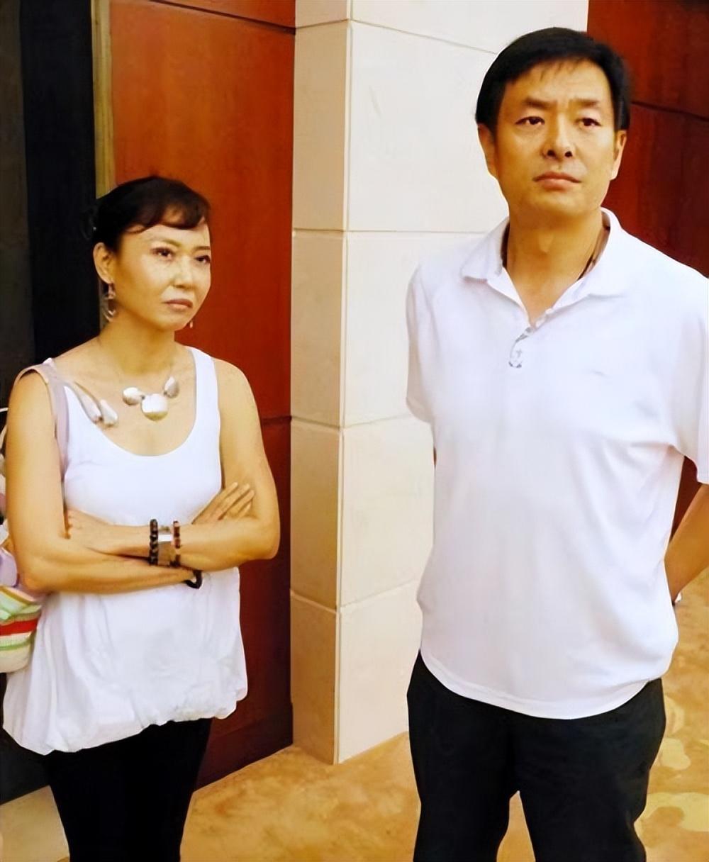 当时,宛萍已经是话剧团的著名演员,而濮存昕还只是默默无闻的群众演员