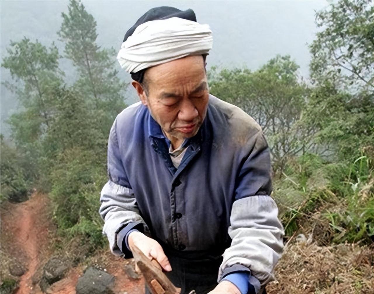回顾20岁知青小伙嫁31岁带4个孩子的寡妇至今仍生活在大山中