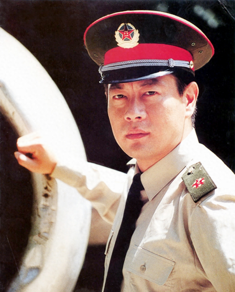 回顾巫刚当过木工电工和前妻结婚15年无儿无女和陈瑾相伴20年