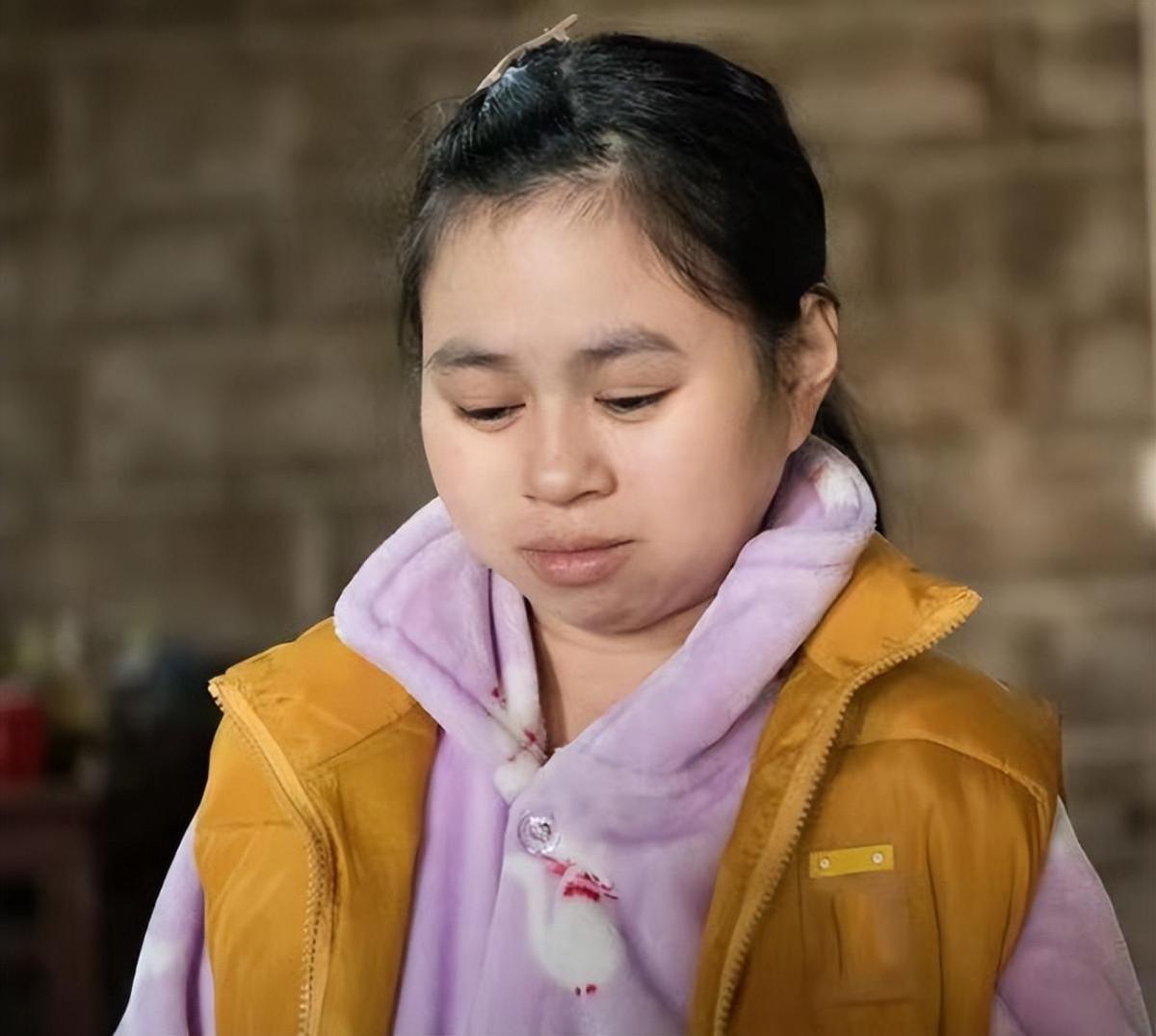 刘海涛在听了黄方琼的讲述后,并没有像一些势利的男人一样,嫌弃黄方琼