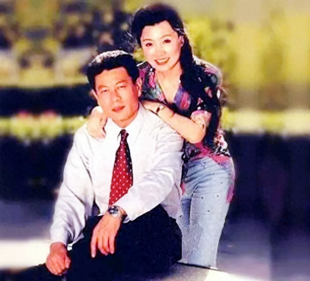回顾巫刚当过木工电工和前妻结婚15年无儿无女和陈瑾相伴20年