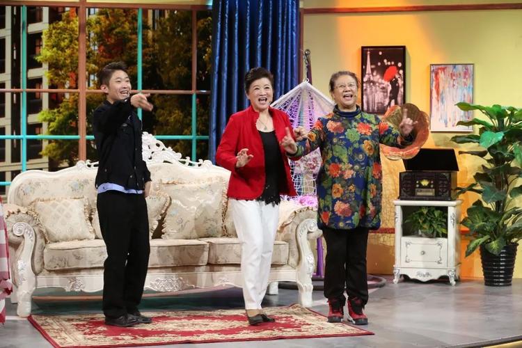 回顾导演娄乃鸣嫁小7岁丈夫患乳腺癌乳房遭切除如今怎样了